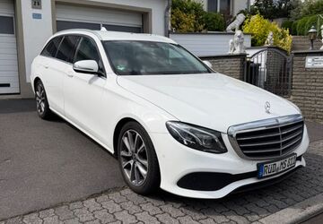 Mercedes-Benz E 220 295.412 km 15.990 &euro; Wiesbaden 65199