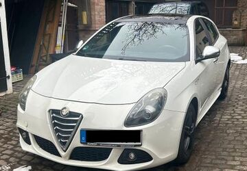Alfa Romeo Giulietta 180.000 km 5.200 &euro; Wiesbaden 65207