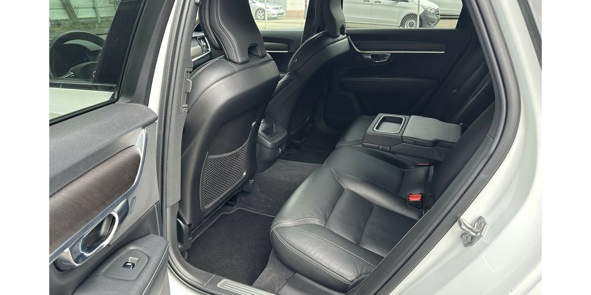 Volvo V90 Cross Country Pro AWD Top Ausstattung 20 Zoll 66.447 km 29.900 &euro; Mainz 55122