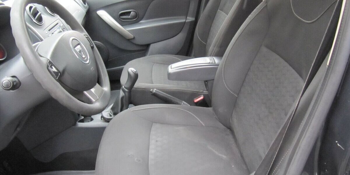 Dacia Sandero Laureate Klimaanlage+ Insp.+ TÜV 09.2027 389.885 km 2.845 &euro; Schwalbach/Taunus 65824