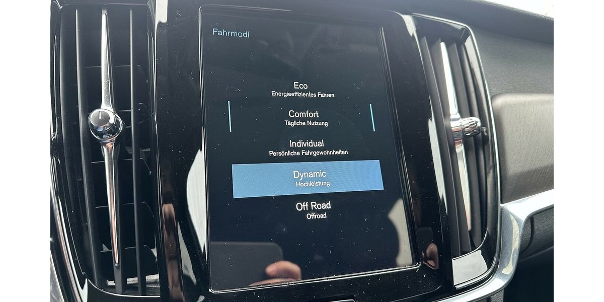 Volvo V90 Cross Country Pro AWD Top Ausstattung 20 Zoll 66.447 km 29.900 &euro; Mainz 55122