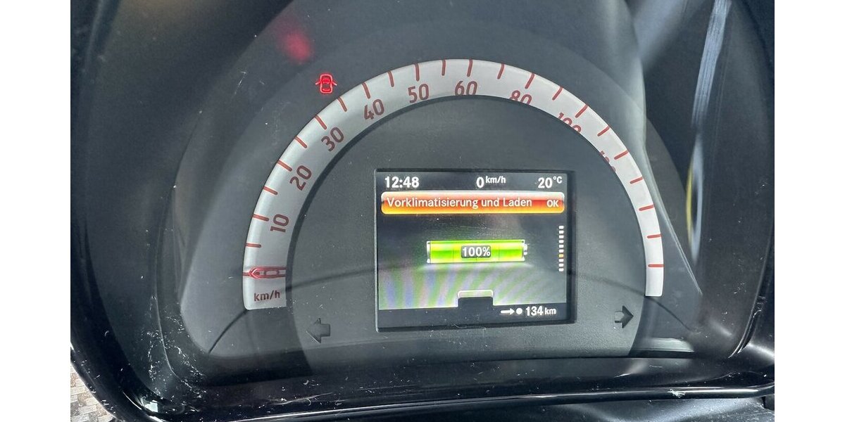 Smart EQ fortwo electric drive EQ LED Kamera Glasdach Ex 23.272 km 13.900 &euro; Mainz 55122