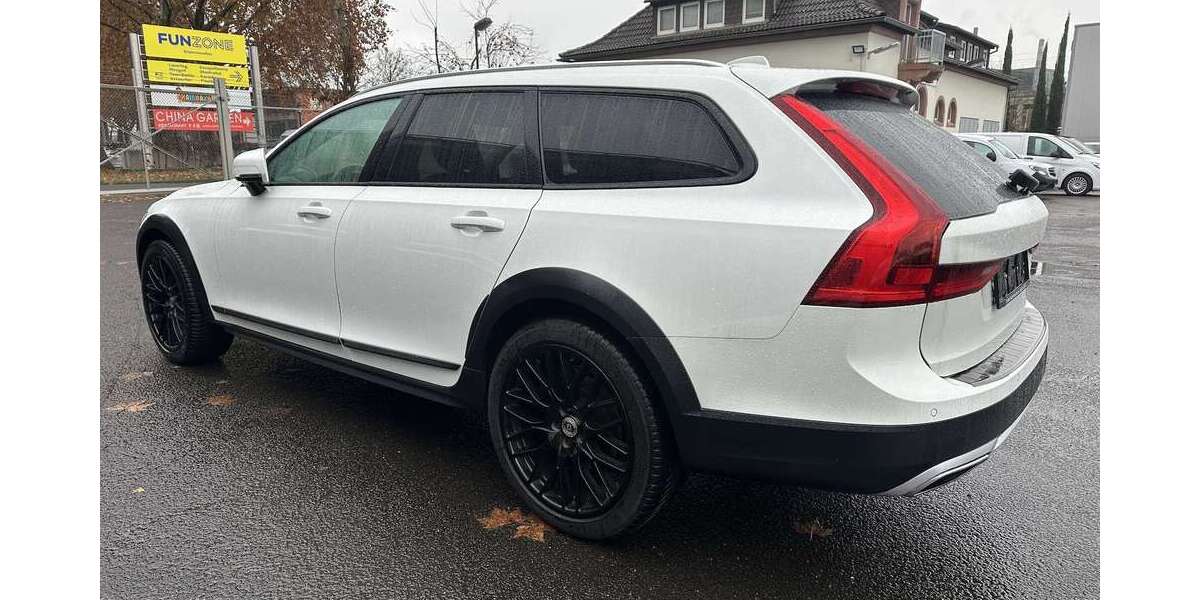 Volvo V90 Cross Country 66.447 km 29.900 &euro; Mainz 55122