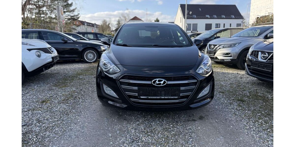 Hyundai i30 76.000 km 10.999 &euro; Wiesbaden 65197
