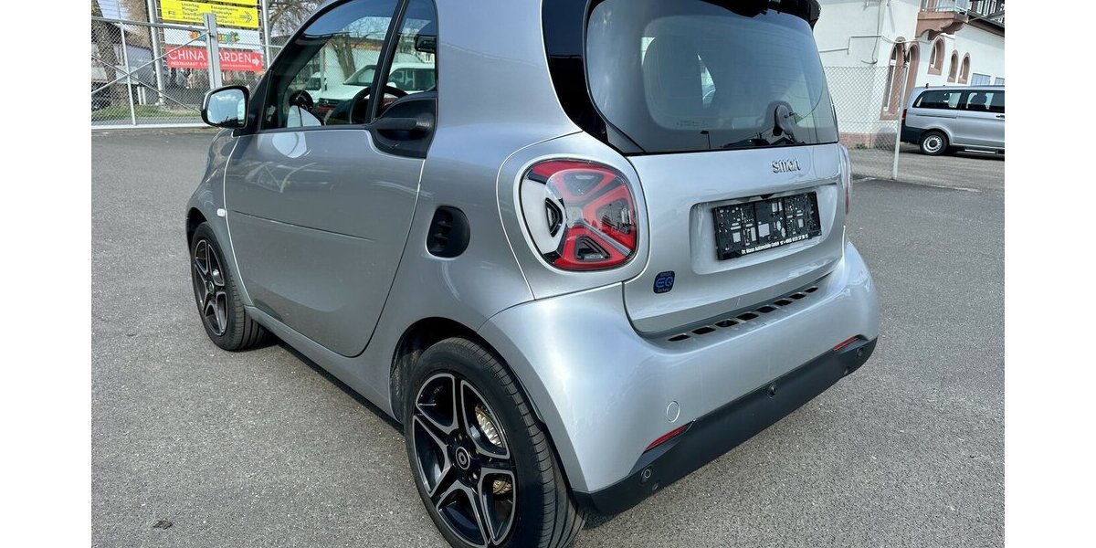 Smart EQ fortwo electric drive EQ LED Kamera Glasdach Ex 23.272 km 13.900 &euro; Mainz 55122
