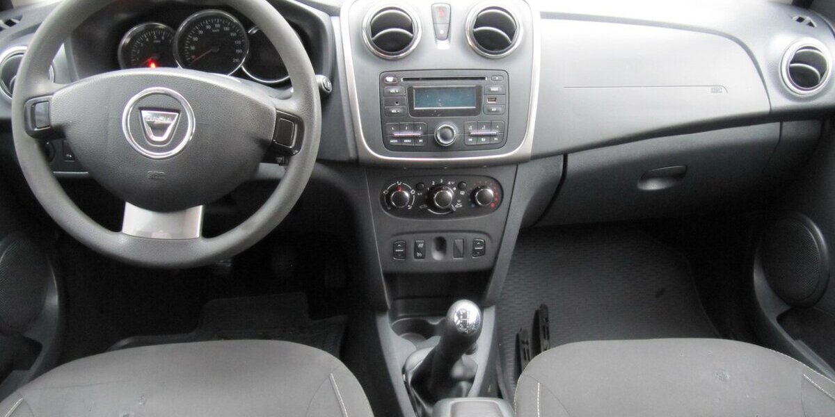 Dacia Sandero Laureate Klimaanlage+ Insp.+ TÜV 09.2027 389.885 km 2.845 &euro; Schwalbach/Taunus 65824