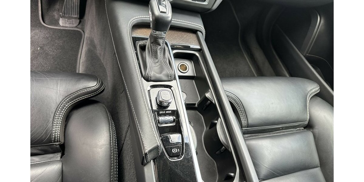 Volvo V90 Cross Country Pro AWD Top Ausstattung 20 Zoll 66.447 km 29.900 &euro; Mainz 55122