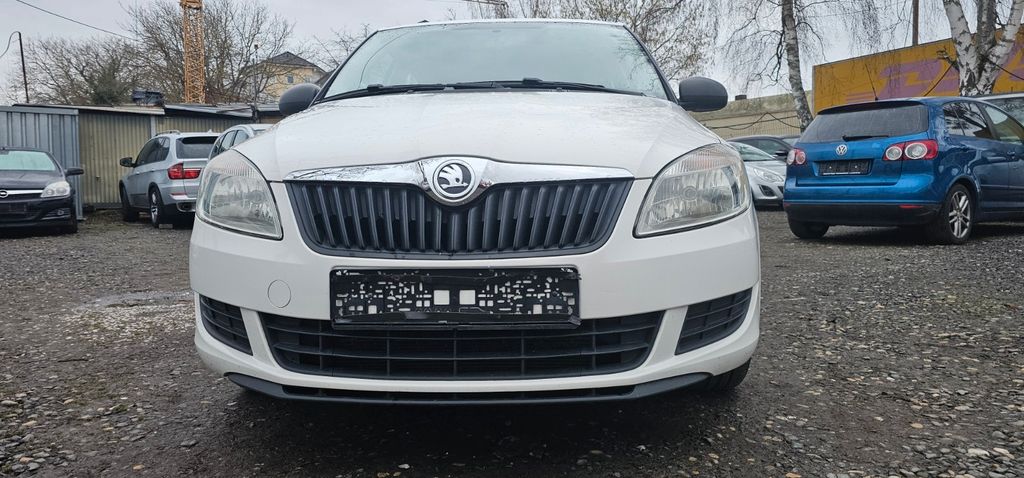 Skoda Fabia 206.871 km 2.400 &euro; Wiesbaden 65201