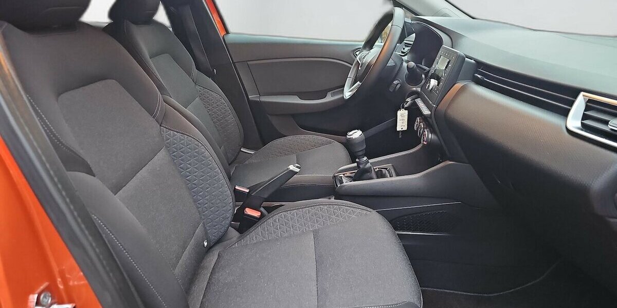 Renault Clio Zen Rate 135,- 21.949 km 13.750 &euro; Schwalbach/Taunus 65824