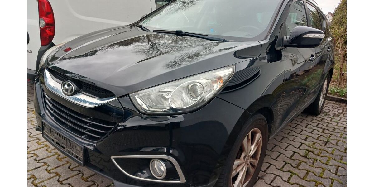 Hyundai ix35 152.000 km 6.900 &euro; Rüsselsheim 65428