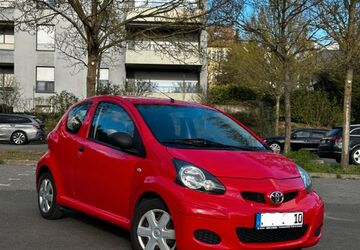 Toyota Aygo (X) 76.985 km 4.999 &euro; Wiesbaden 65189