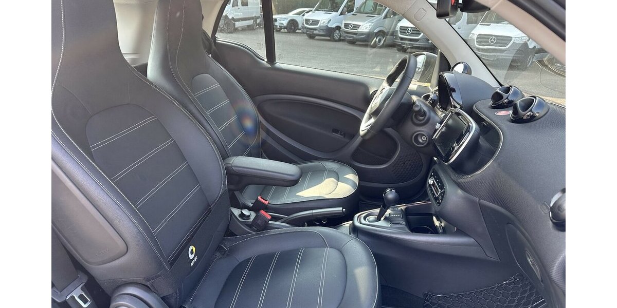 Smart EQ fortwo electric drive EQ LED Kamera Glasdach Ex 23.272 km 13.900 &euro; Mainz 55122