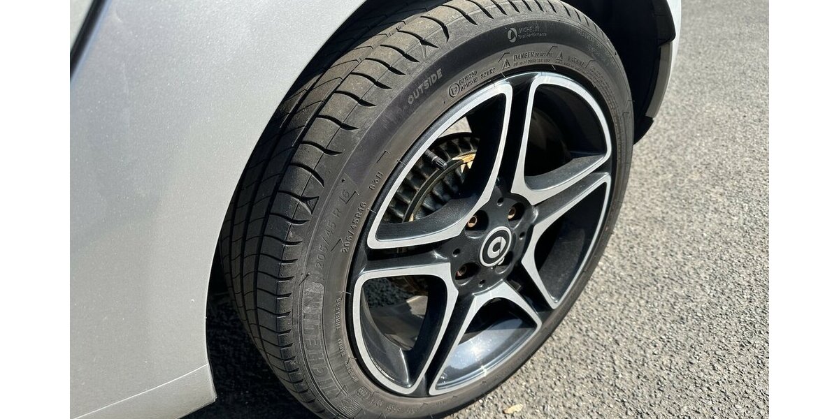 Smart EQ fortwo electric drive EQ LED Kamera Glasdach Ex 23.272 km 13.900 &euro; Mainz 55122