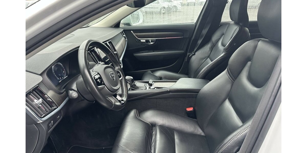 Volvo V90 Cross Country Pro AWD Top Ausstattung 20 Zoll 66.447 km 29.900 &euro; Mainz 55122