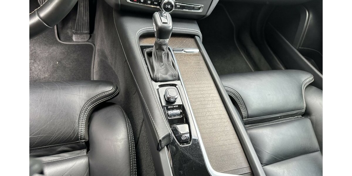 Volvo V90 Cross Country Pro AWD Top Ausstattung 20 Zoll 66.447 km 29.900 &euro; Mainz 55122