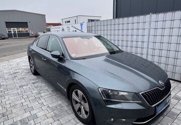 Skoda Superb 162.500 km 12.700 &euro; wiesbaden 65191