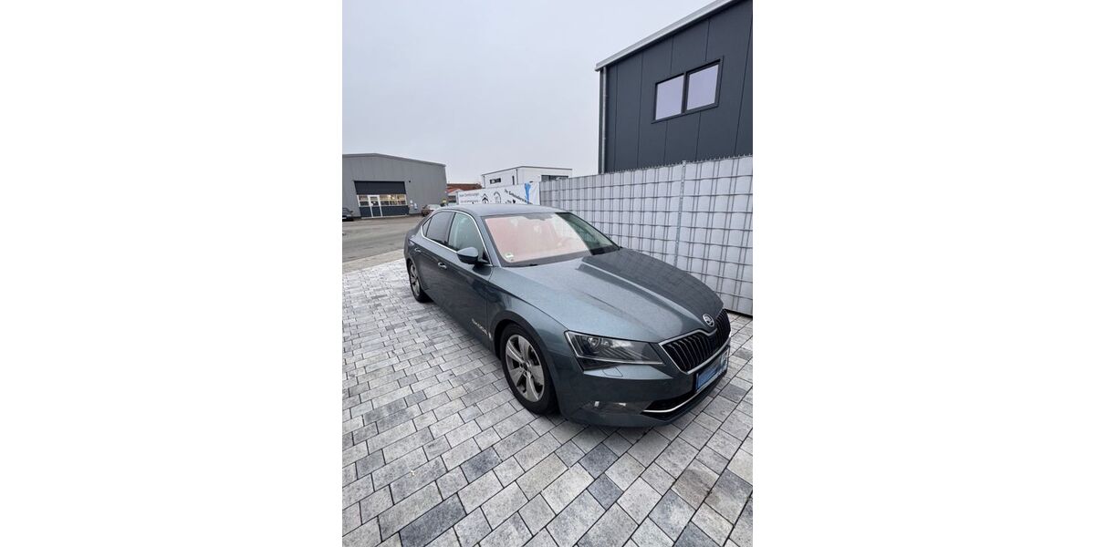 Skoda Superb 162.500 km 12.700 &euro; wiesbaden 65191
