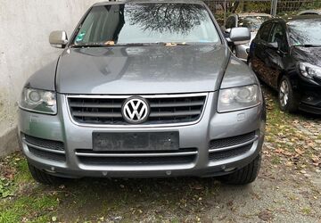VW Touareg 272.000 km 4.950 &euro; Niedernhausen 65527