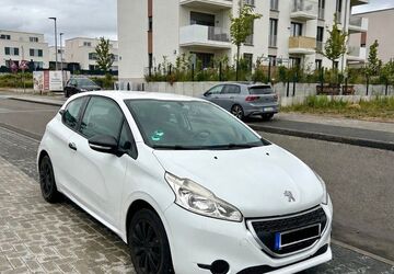 Peugeot 208 132.335 km 3.700 &euro; Wiesbaden 65191