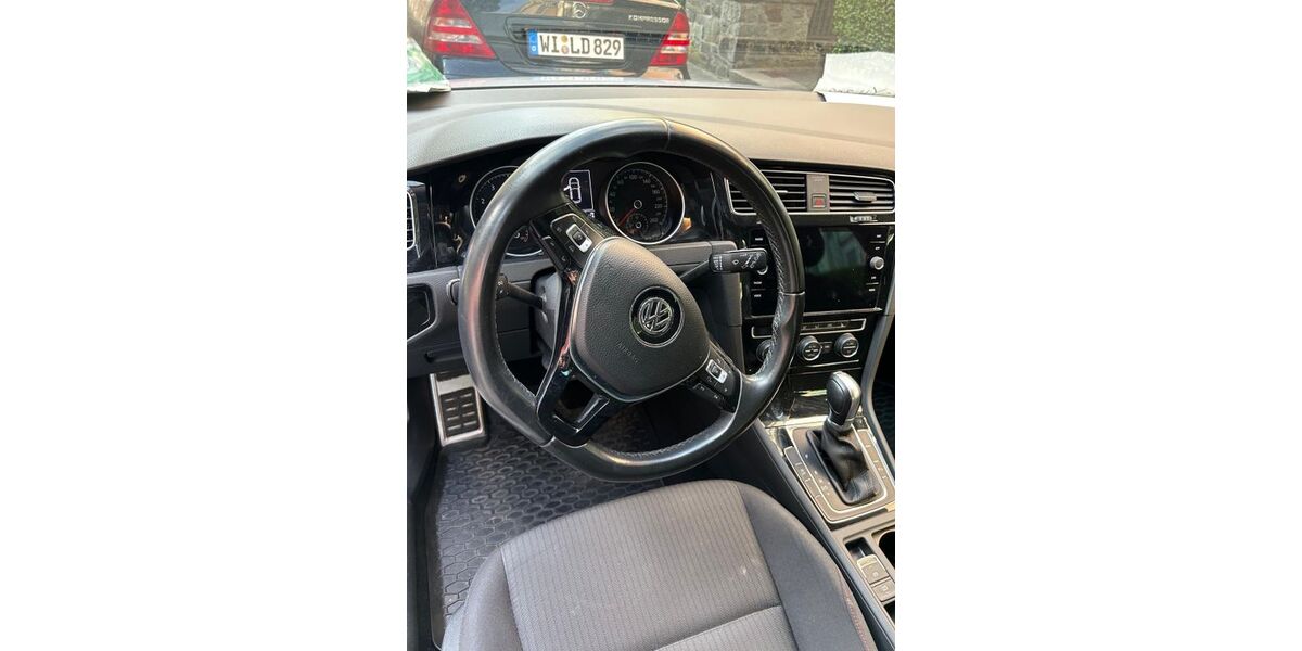 VW Golf 111.000 km 10.800 &euro; Wiesbaden 65187