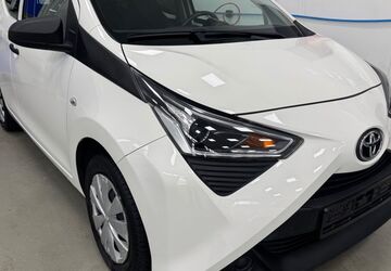 Toyota Aygo (X) 35.878 km 7.980 &euro; Kelkheim 65779